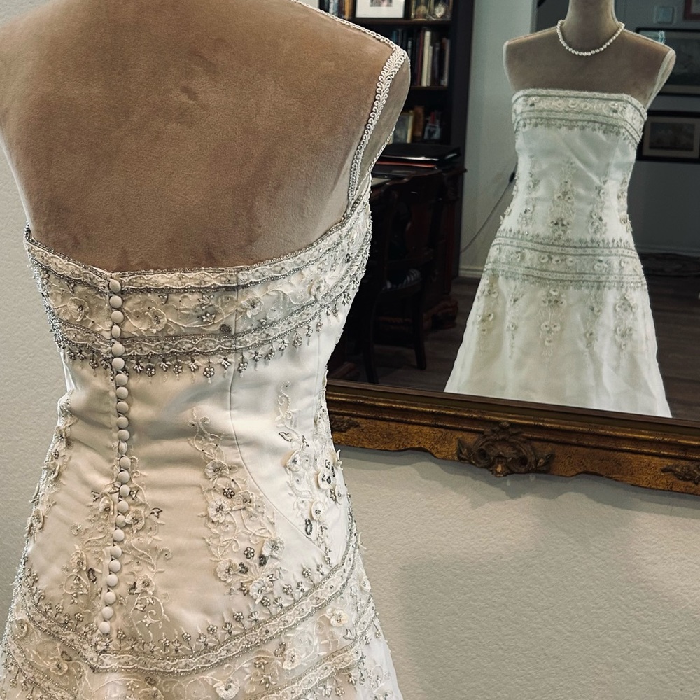 💙Spring Sale💙Vintage Y2K Lazaro embroidered, crystal beading wedding dress - Picture 3 of 8